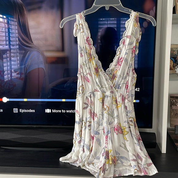 🏝️ >L.A. HEARTS> Small Shorts Romper. Great as a beach cover-up! - Picture 2 of 8